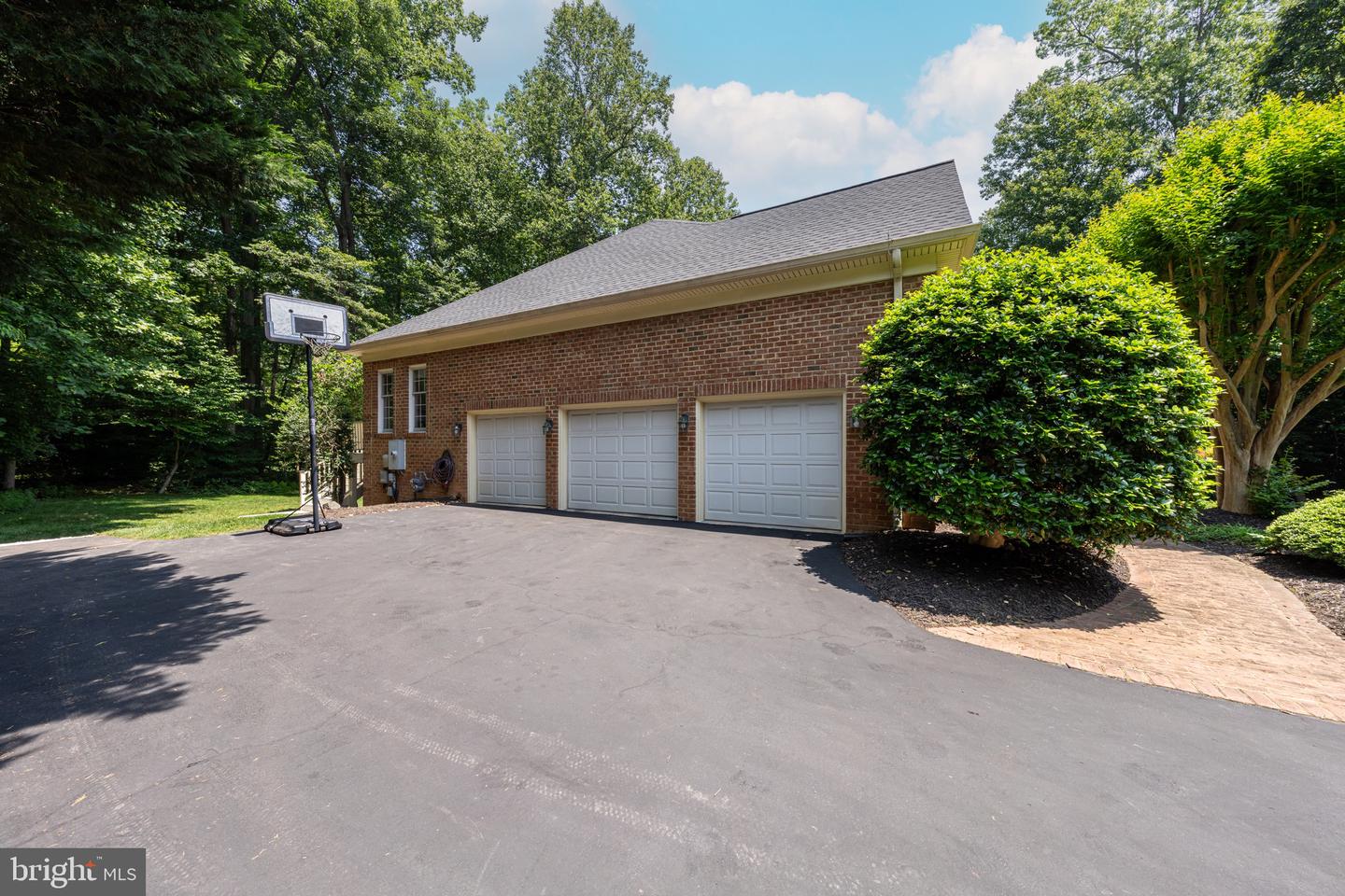 12390 FALKIRK DR, FAIRFAX, Virginia 22033, 5 Bedrooms Bedrooms, ,4 BathroomsBathrooms,Residential,For sale,12390 FALKIRK DR,VAFX2235416 MLS # VAFX2235416