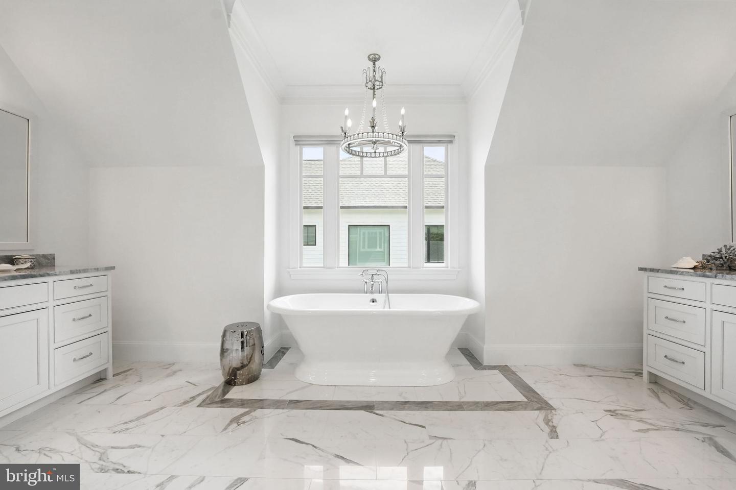 6645 BYRNS PL, MCLEAN, Virginia 22101, 5 Bedrooms Bedrooms, ,5 BathroomsBathrooms,Residential,For sale,6645 BYRNS PL,VAFX2235436 MLS # VAFX2235436