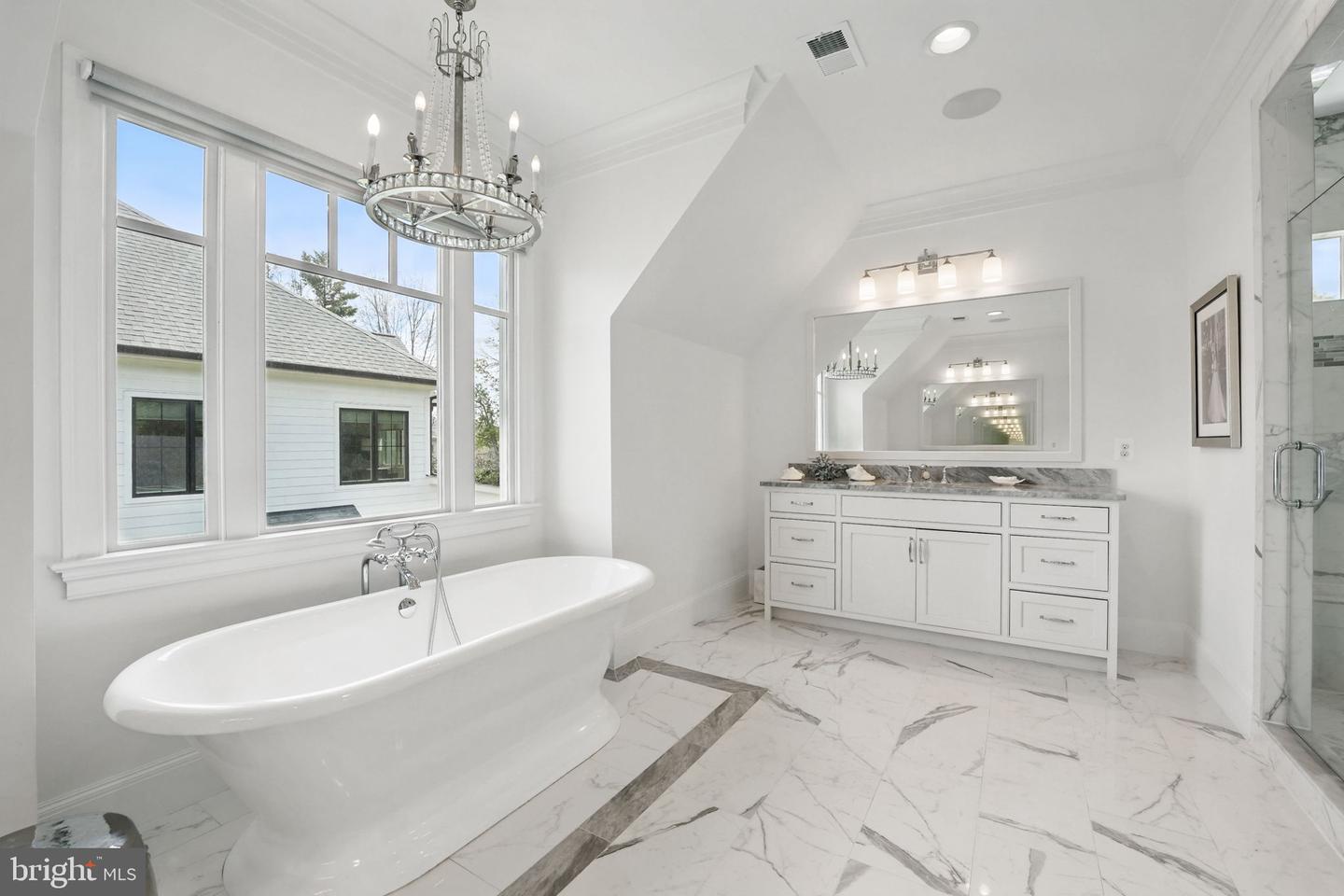 6645 BYRNS PL, MCLEAN, Virginia 22101, 5 Bedrooms Bedrooms, ,5 BathroomsBathrooms,Residential,For sale,6645 BYRNS PL,VAFX2235436 MLS # VAFX2235436