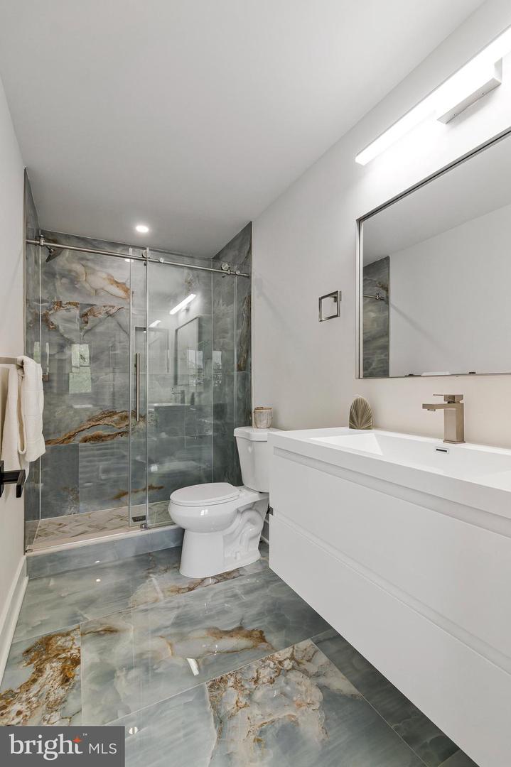 1140 17TH ST NE #6, WASHINGTON, District Of Columbia 20002, 3 Bedrooms Bedrooms, ,2 BathroomsBathrooms,Residential,For sale,1140 17TH ST NE #6,DCDC2196448 MLS # DCDC2196448