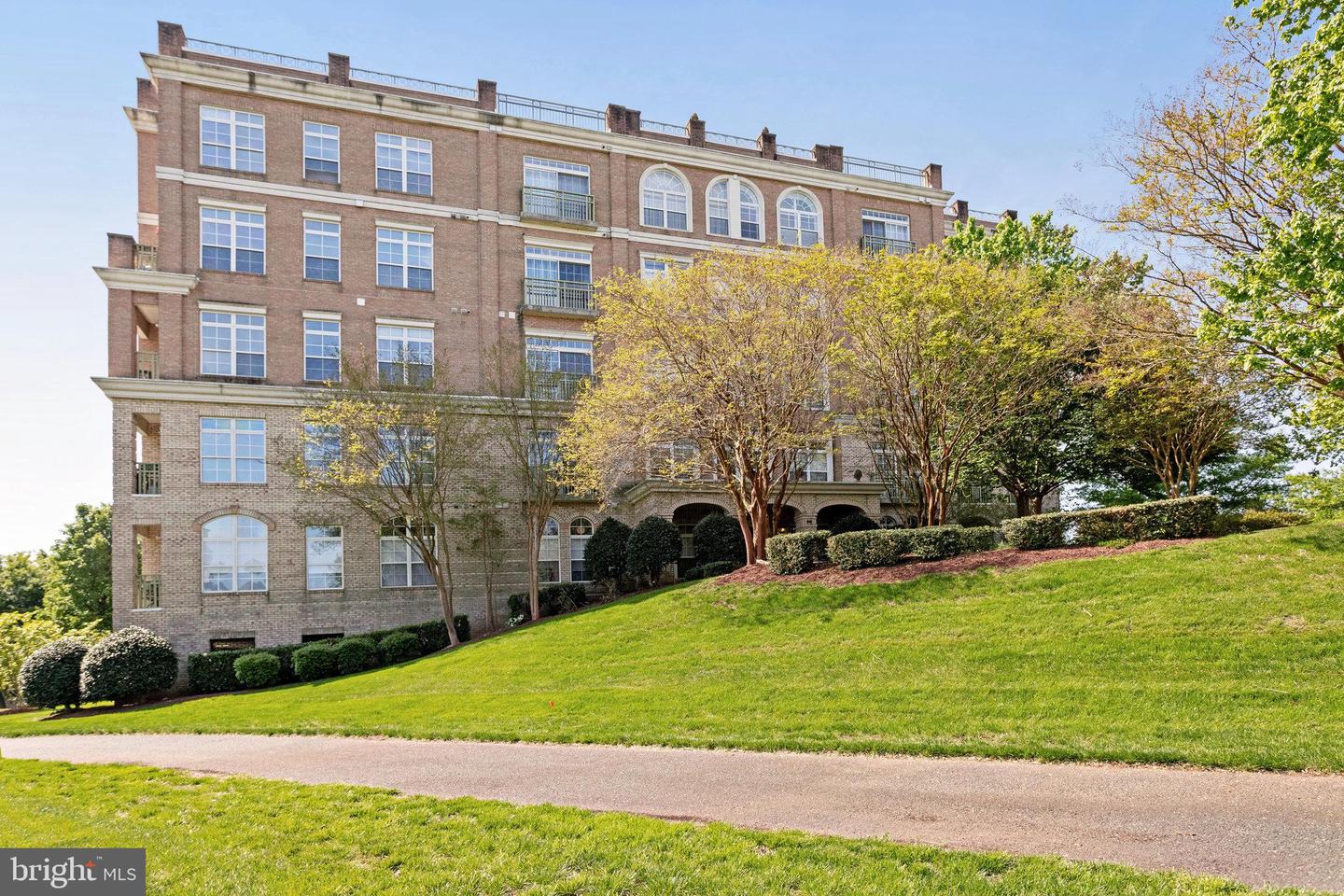 810 BELMONT BAY DR #101, WOODBRIDGE, Virginia 22191, 2 Bedrooms Bedrooms, ,2 BathroomsBathrooms,Residential,For sale,810 BELMONT BAY DR #101,VAPW2092328 MLS # VAPW2092328