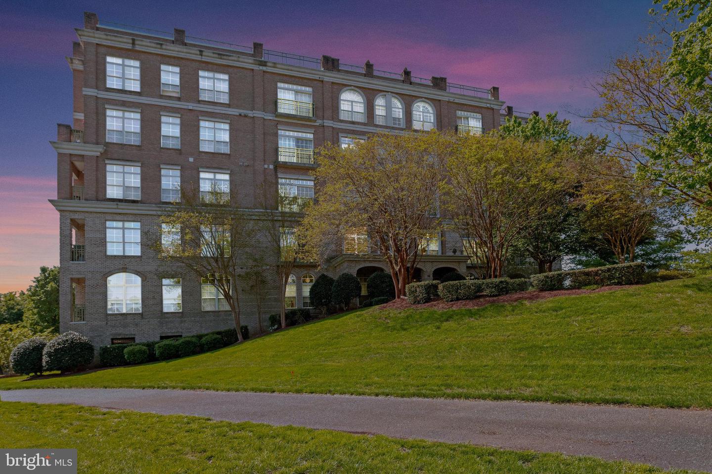 810 BELMONT BAY DR #101, WOODBRIDGE, Virginia 22191, 2 Bedrooms Bedrooms, ,2 BathroomsBathrooms,Residential,For sale,810 BELMONT BAY DR #101,VAPW2092328 MLS # VAPW2092328