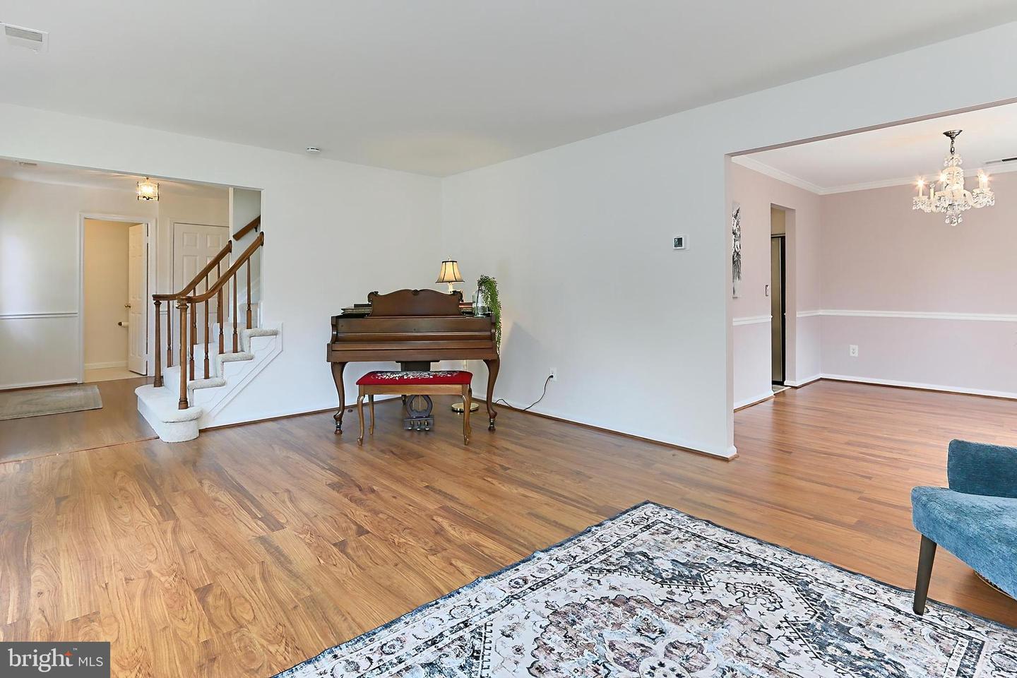 6 WEST CT, STERLING, Virginia 20165, 4 Bedrooms Bedrooms, ,2 BathroomsBathrooms,Residential,For sale,6 WEST CT,VALO2094458 MLS # VALO2094458