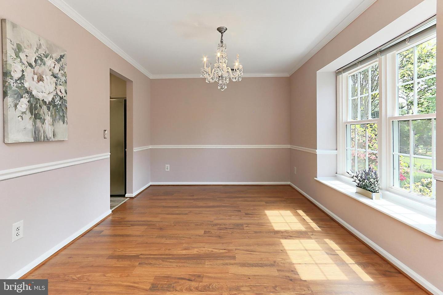 6 WEST CT, STERLING, Virginia 20165, 4 Bedrooms Bedrooms, ,2 BathroomsBathrooms,Residential,For sale,6 WEST CT,VALO2094458 MLS # VALO2094458