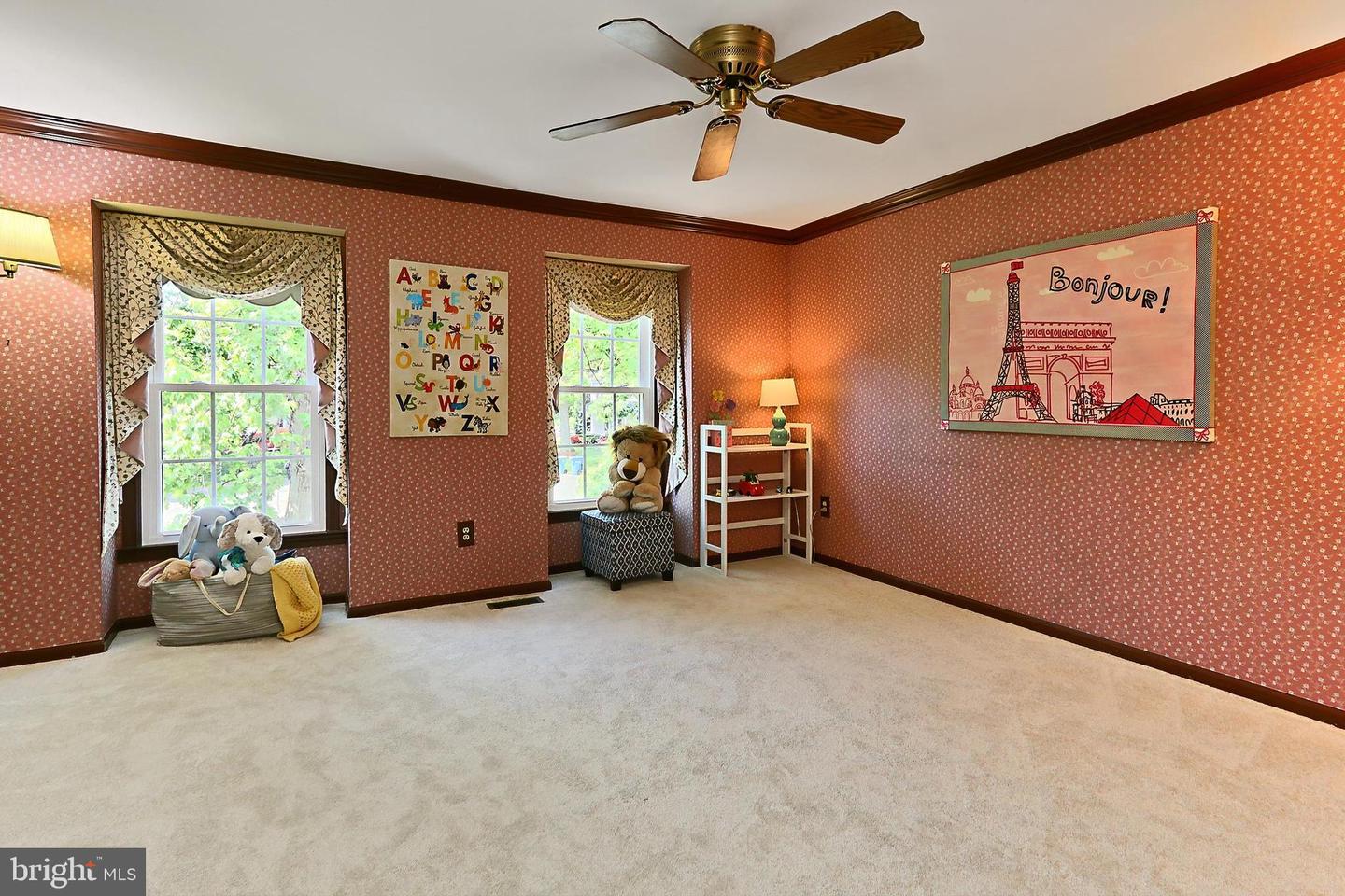 6 WEST CT, STERLING, Virginia 20165, 4 Bedrooms Bedrooms, ,2 BathroomsBathrooms,Residential,For sale,6 WEST CT,VALO2094458 MLS # VALO2094458