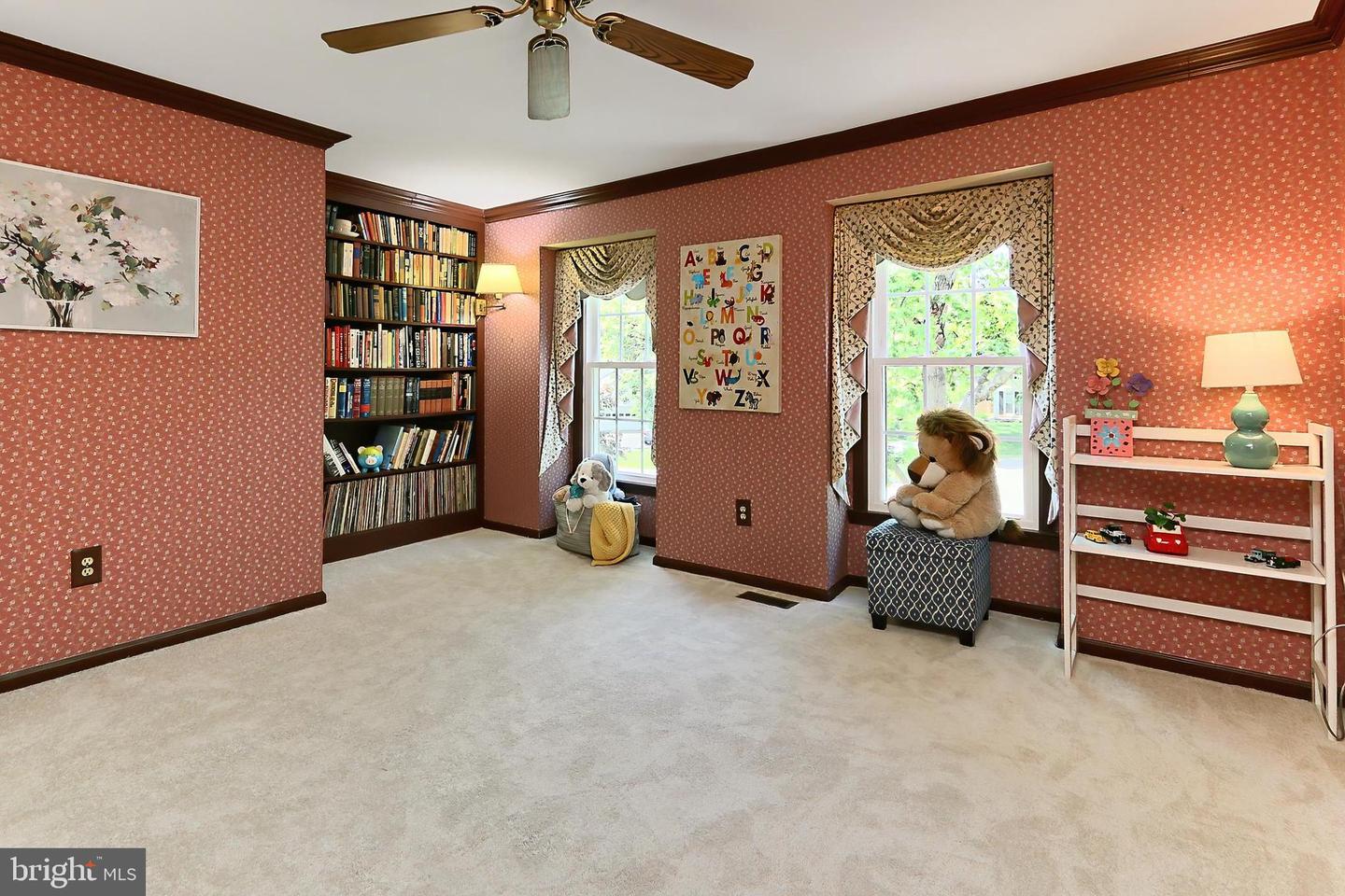 6 WEST CT, STERLING, Virginia 20165, 4 Bedrooms Bedrooms, ,2 BathroomsBathrooms,Residential,For sale,6 WEST CT,VALO2094458 MLS # VALO2094458