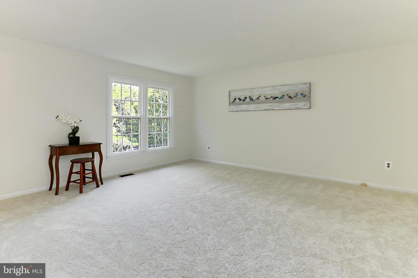 6 WEST CT, STERLING, Virginia 20165, 4 Bedrooms Bedrooms, ,2 BathroomsBathrooms,Residential,For sale,6 WEST CT,VALO2094458 MLS # VALO2094458
