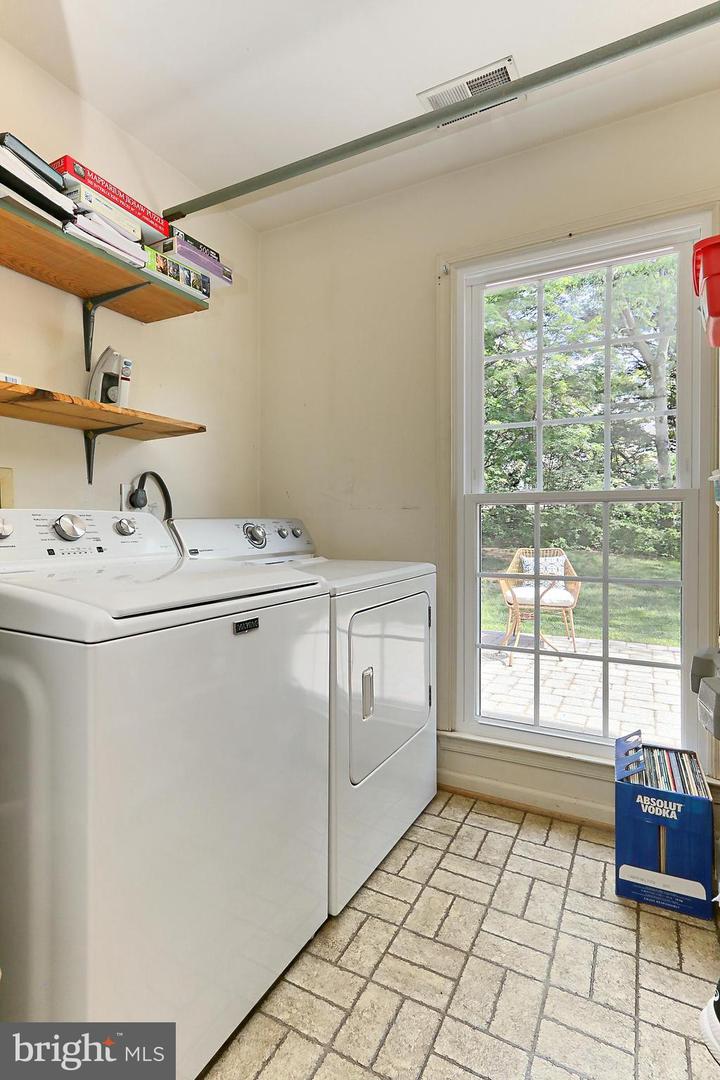 6 WEST CT, STERLING, Virginia 20165, 4 Bedrooms Bedrooms, ,2 BathroomsBathrooms,Residential,For sale,6 WEST CT,VALO2094458 MLS # VALO2094458