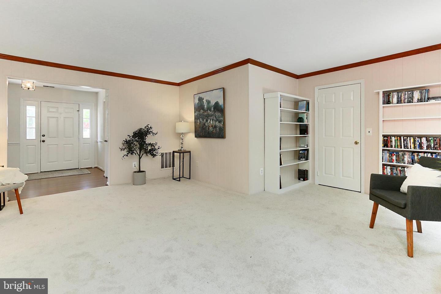 6 WEST CT, STERLING, Virginia 20165, 4 Bedrooms Bedrooms, ,2 BathroomsBathrooms,Residential,For sale,6 WEST CT,VALO2094458 MLS # VALO2094458