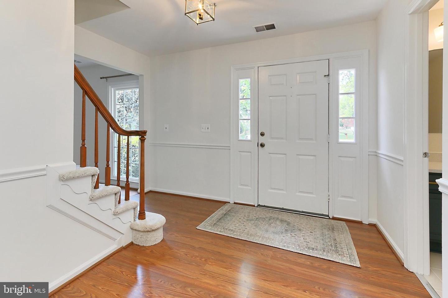 6 WEST CT, STERLING, Virginia 20165, 4 Bedrooms Bedrooms, ,2 BathroomsBathrooms,Residential,For sale,6 WEST CT,VALO2094458 MLS # VALO2094458