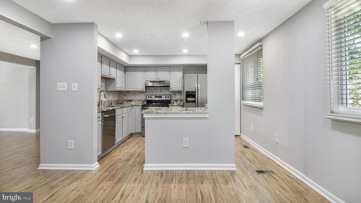 6366 GENERALS CT, CENTREVILLE, Virginia 20121, 3 Bedrooms Bedrooms, ,3 BathroomsBathrooms,Residential,For sale,6366 GENERALS CT,VAFX2236142 MLS # VAFX2236142
