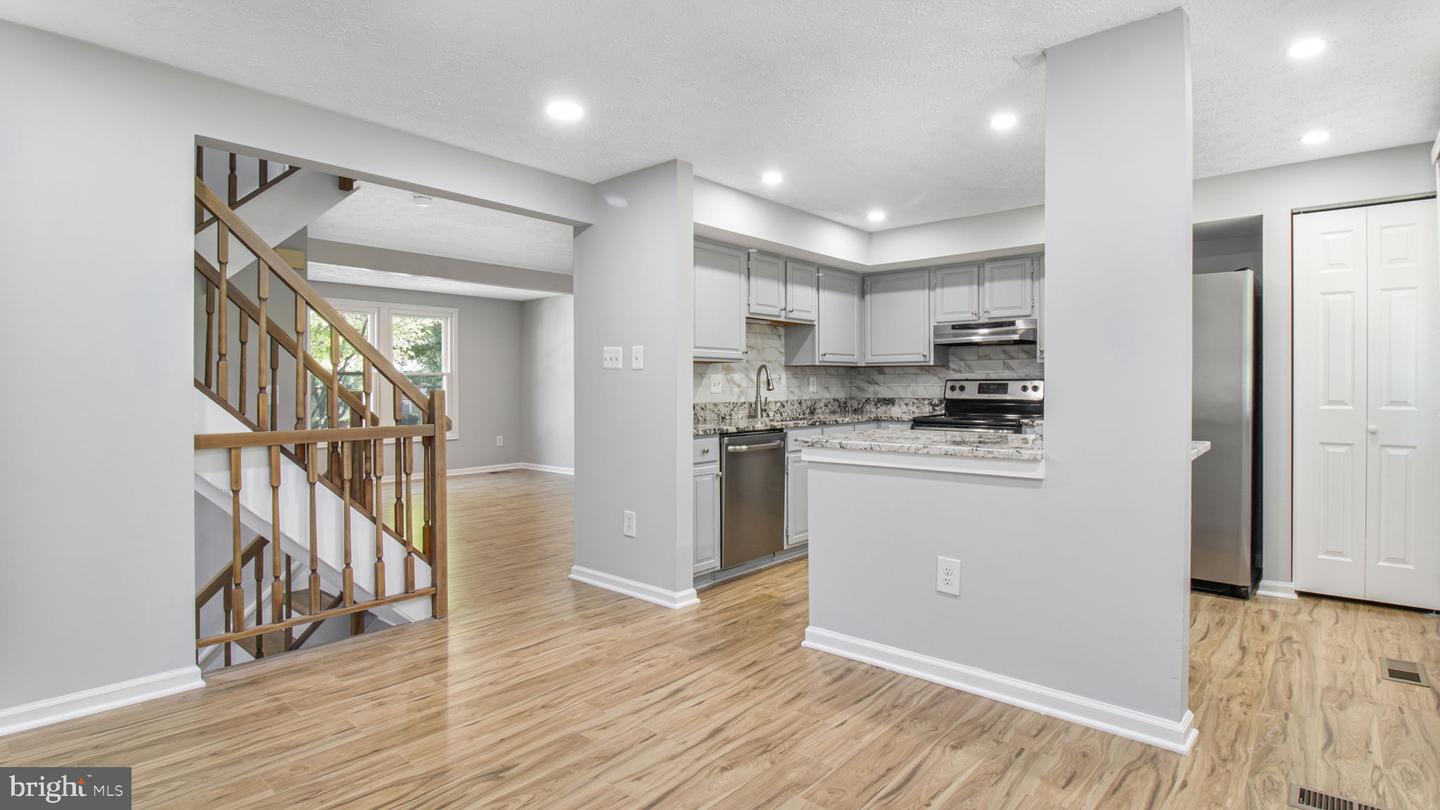 6366 GENERALS CT, CENTREVILLE, Virginia 20121, 3 Bedrooms Bedrooms, ,3 BathroomsBathrooms,Residential,For sale,6366 GENERALS CT,VAFX2236142 MLS # VAFX2236142