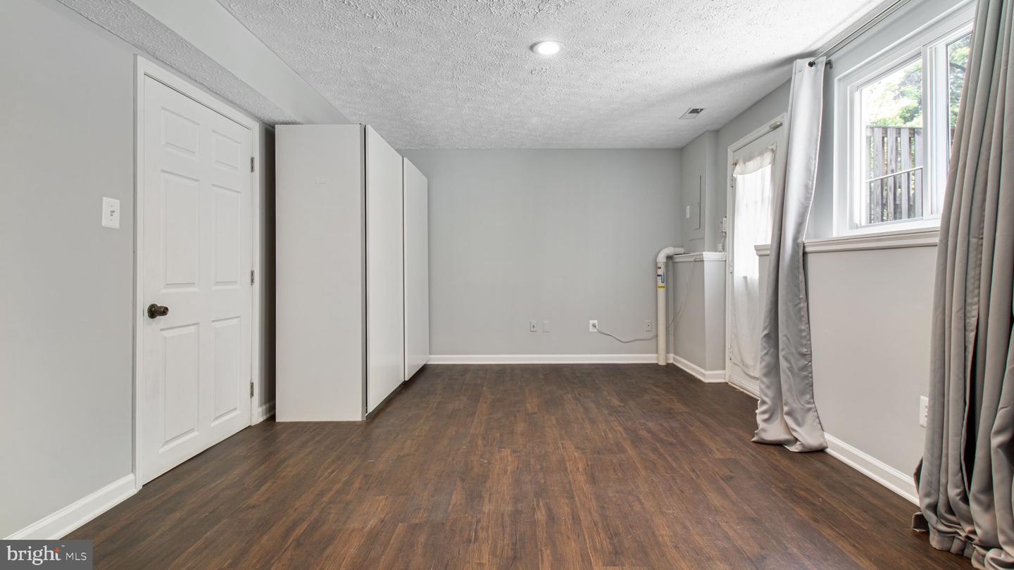 6366 GENERALS CT, CENTREVILLE, Virginia 20121, 3 Bedrooms Bedrooms, ,3 BathroomsBathrooms,Residential,For sale,6366 GENERALS CT,VAFX2236142 MLS # VAFX2236142