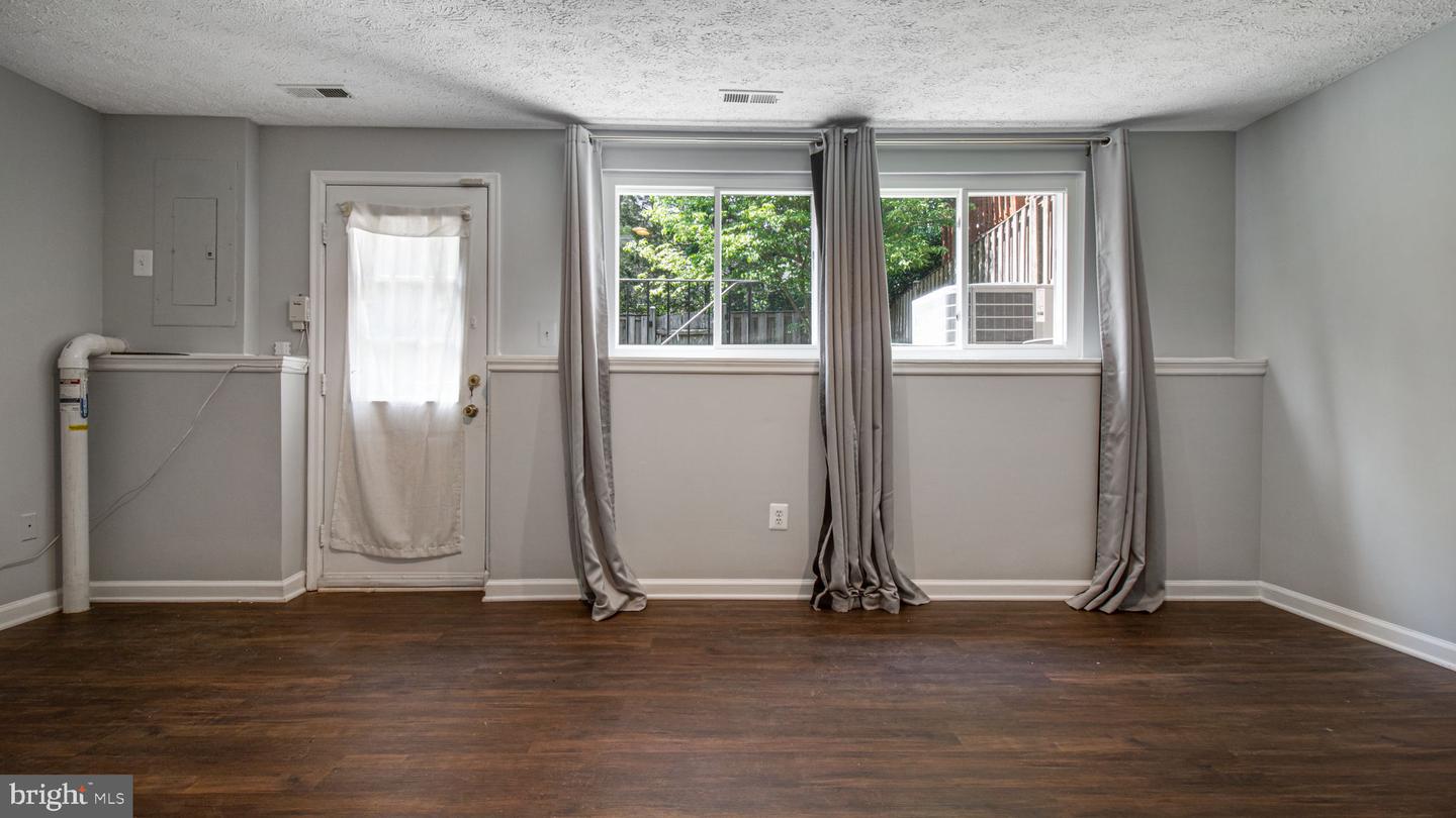 6366 GENERALS CT, CENTREVILLE, Virginia 20121, 3 Bedrooms Bedrooms, ,3 BathroomsBathrooms,Residential,For sale,6366 GENERALS CT,VAFX2236142 MLS # VAFX2236142