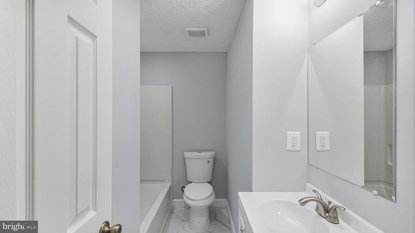 6366 GENERALS CT, CENTREVILLE, Virginia 20121, 3 Bedrooms Bedrooms, ,3 BathroomsBathrooms,Residential,For sale,6366 GENERALS CT,VAFX2236142 MLS # VAFX2236142