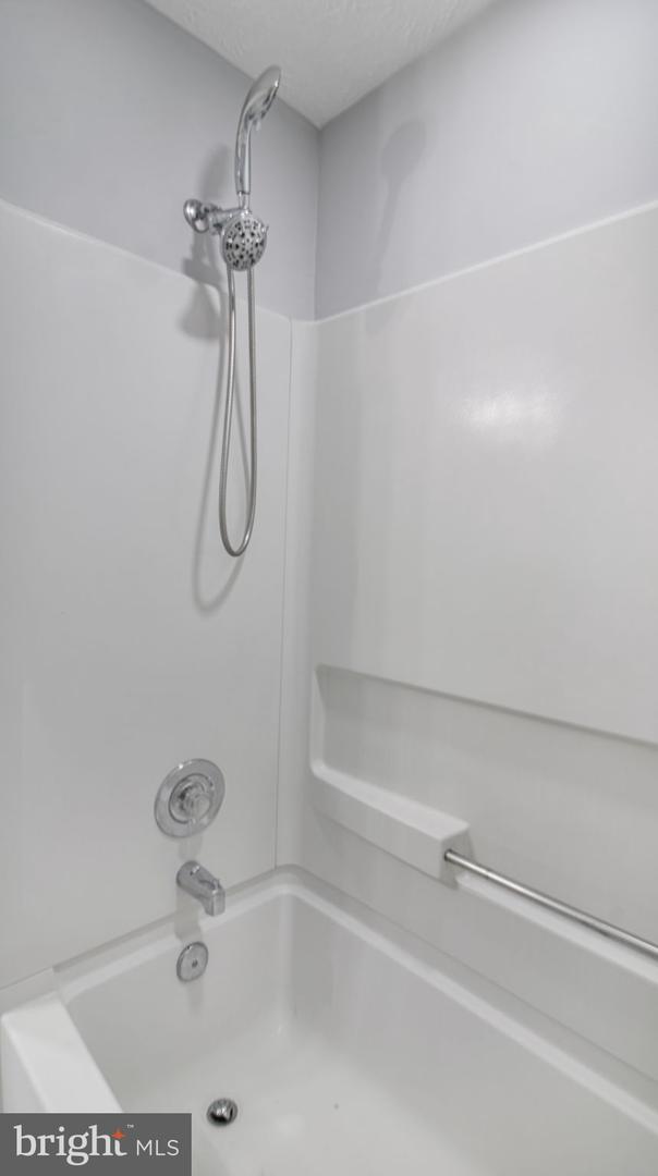 6366 GENERALS CT, CENTREVILLE, Virginia 20121, 3 Bedrooms Bedrooms, ,3 BathroomsBathrooms,Residential,For sale,6366 GENERALS CT,VAFX2236142 MLS # VAFX2236142