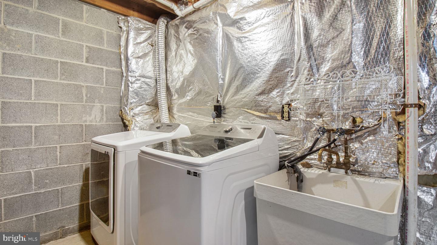 6366 GENERALS CT, CENTREVILLE, Virginia 20121, 3 Bedrooms Bedrooms, ,3 BathroomsBathrooms,Residential,For sale,6366 GENERALS CT,VAFX2236142 MLS # VAFX2236142