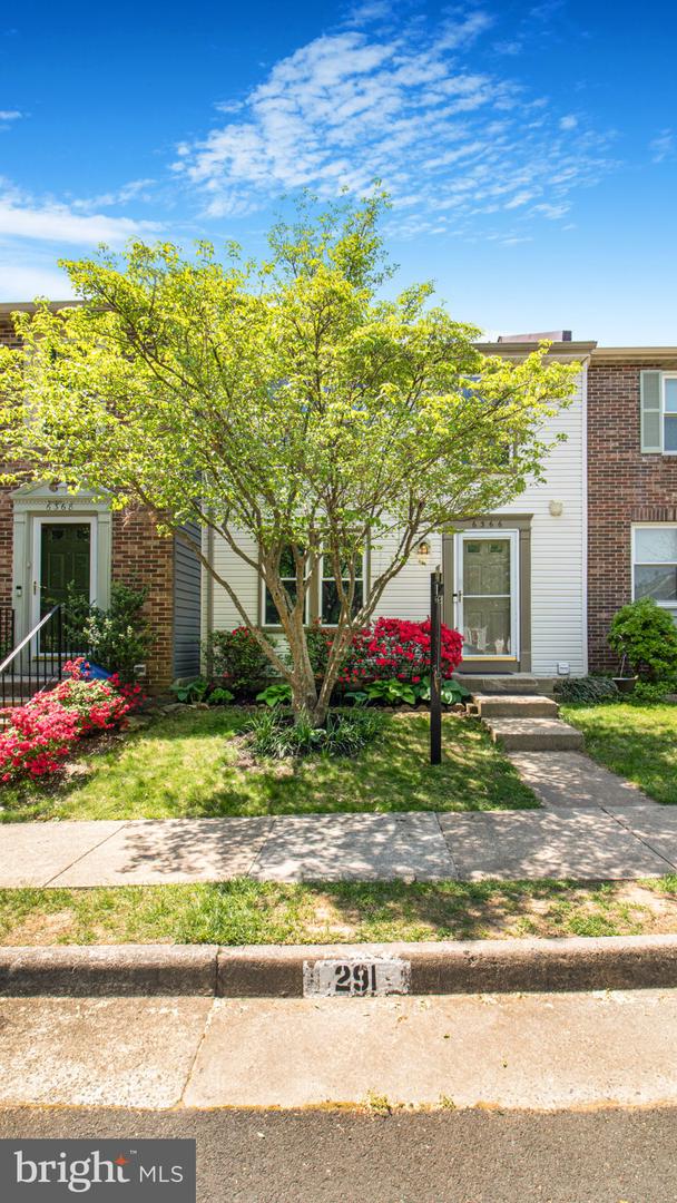 6366 GENERALS CT, CENTREVILLE, Virginia 20121, 3 Bedrooms Bedrooms, ,3 BathroomsBathrooms,Residential,For sale,6366 GENERALS CT,VAFX2236142 MLS # VAFX2236142