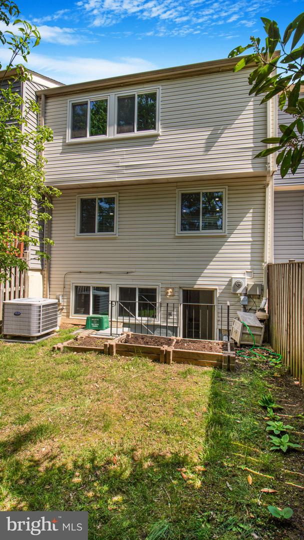 6366 GENERALS CT, CENTREVILLE, Virginia 20121, 3 Bedrooms Bedrooms, ,3 BathroomsBathrooms,Residential,For sale,6366 GENERALS CT,VAFX2236142 MLS # VAFX2236142