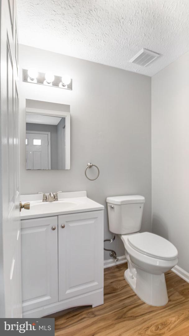 6366 GENERALS CT, CENTREVILLE, Virginia 20121, 3 Bedrooms Bedrooms, ,3 BathroomsBathrooms,Residential,For sale,6366 GENERALS CT,VAFX2236142 MLS # VAFX2236142