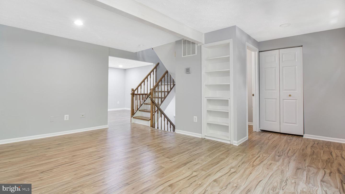 6366 GENERALS CT, CENTREVILLE, Virginia 20121, 3 Bedrooms Bedrooms, ,3 BathroomsBathrooms,Residential,For sale,6366 GENERALS CT,VAFX2236142 MLS # VAFX2236142