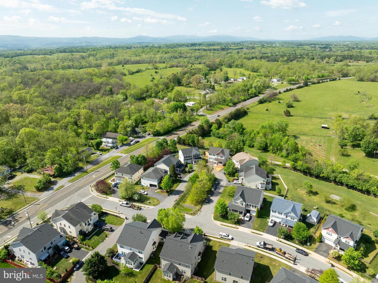 209 JOLLIFFE CIR, BOYCE, Virginia 22620, 5 Bedrooms Bedrooms, ,3 BathroomsBathrooms,Residential,For sale,209 JOLLIFFE CIR,VACL2003614 MLS # VACL2003614