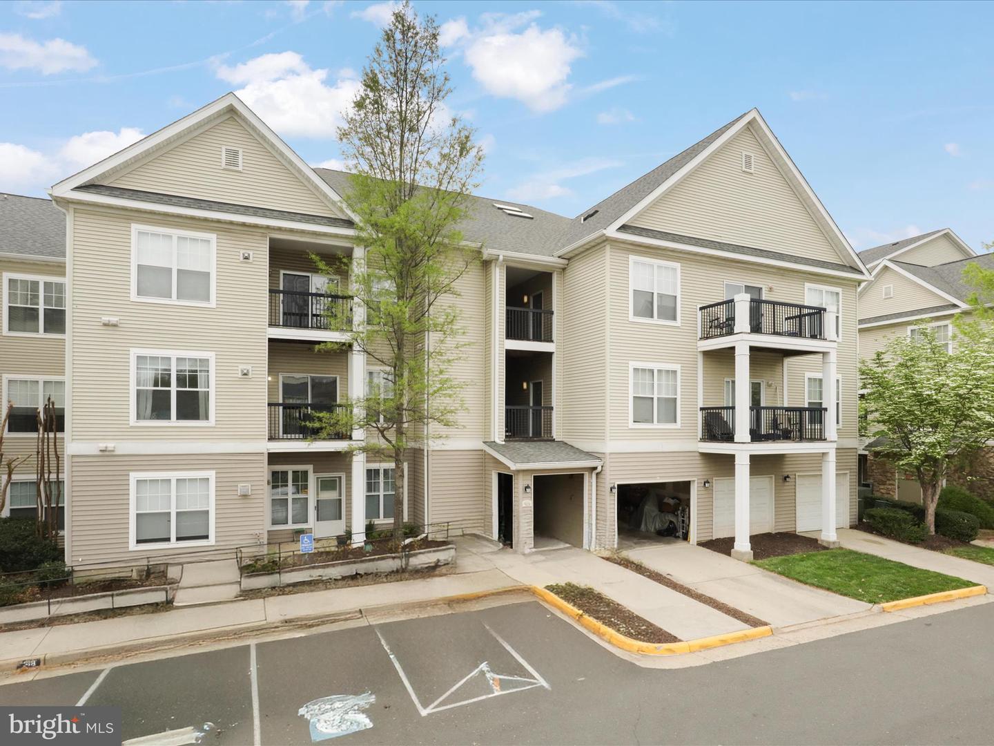 5124-E BRITTNEY ELYSE CIR, CENTREVILLE, Virginia 20120, 2 Bedrooms Bedrooms, ,2 BathroomsBathrooms,Residential,For sale,5124-E BRITTNEY ELYSE CIR,VAFX2235726 MLS # VAFX2235726