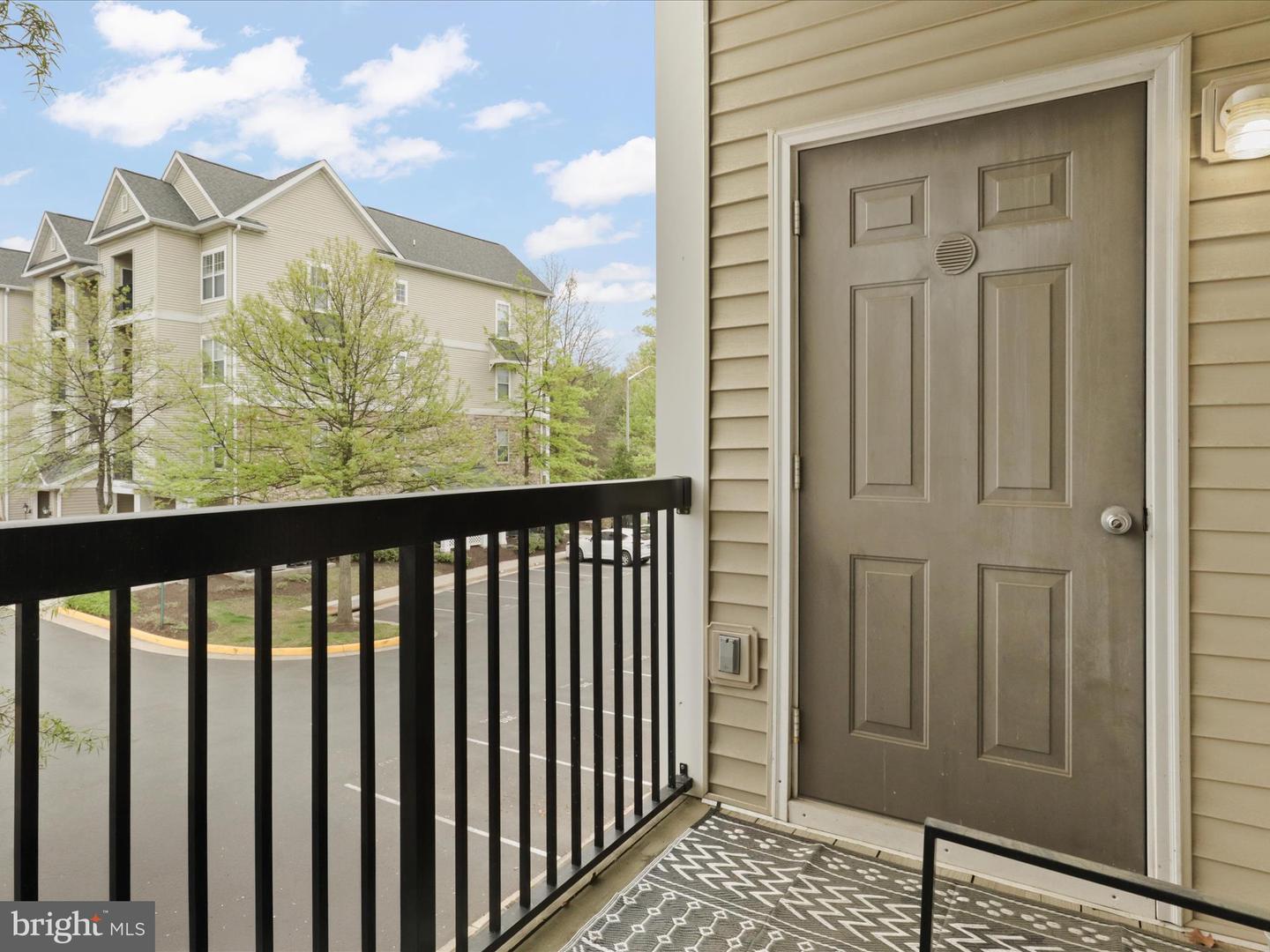 5124-E BRITTNEY ELYSE CIR, CENTREVILLE, Virginia 20120, 2 Bedrooms Bedrooms, ,2 BathroomsBathrooms,Residential,For sale,5124-E BRITTNEY ELYSE CIR,VAFX2235726 MLS # VAFX2235726