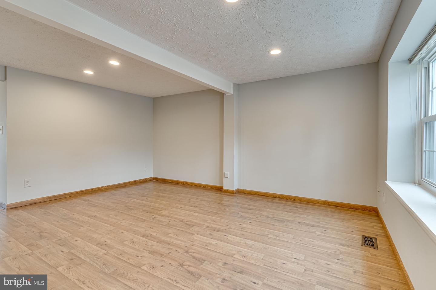 7986 TYSON OAKS CIR, VIENNA, Virginia 22182, 3 Bedrooms Bedrooms, ,2 BathroomsBathrooms,Residential,For sale,7986 TYSON OAKS CIR,VAFX2235752 MLS # VAFX2235752