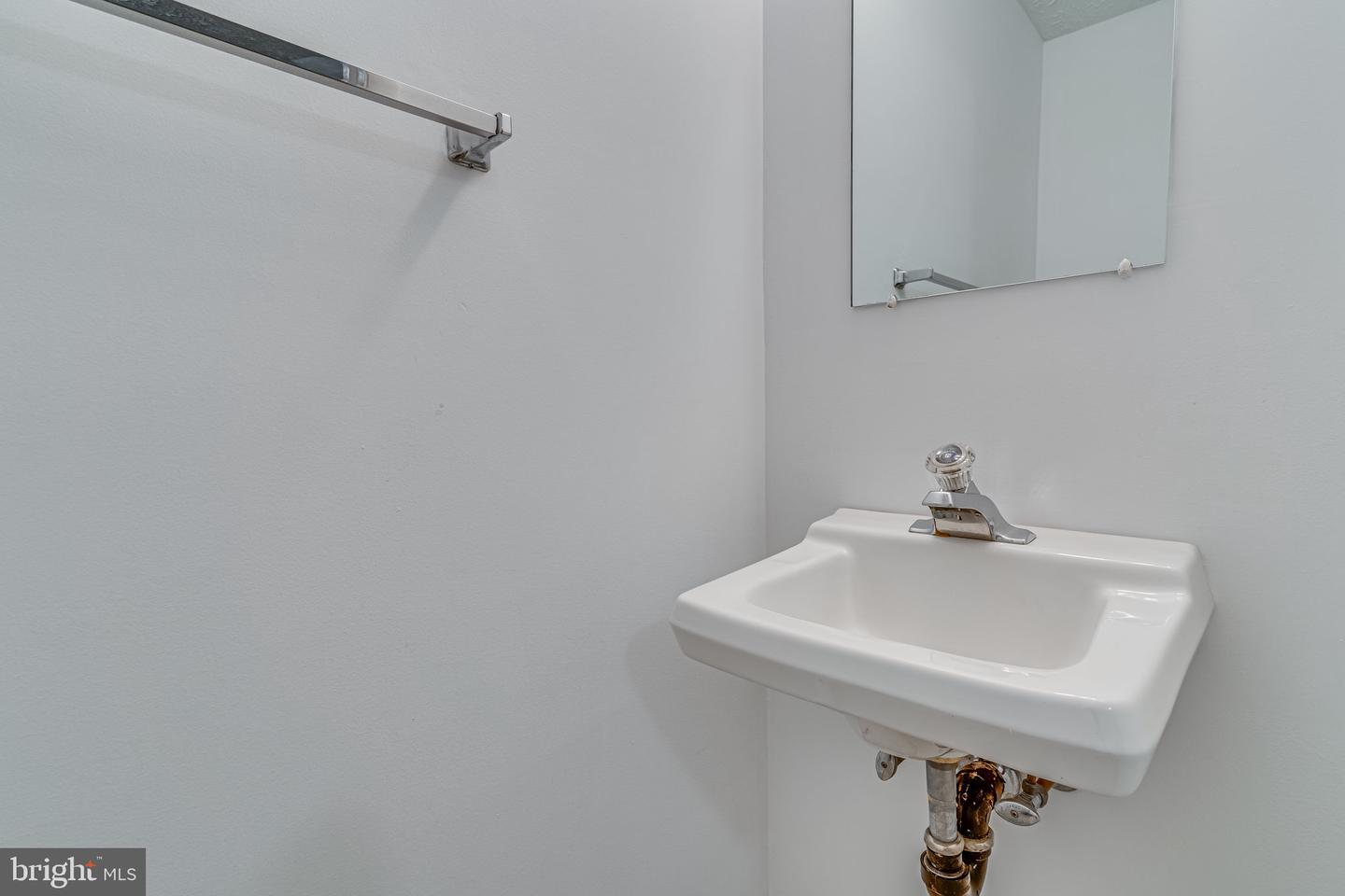 7986 TYSON OAKS CIR, VIENNA, Virginia 22182, 3 Bedrooms Bedrooms, ,2 BathroomsBathrooms,Residential,For sale,7986 TYSON OAKS CIR,VAFX2235752 MLS # VAFX2235752