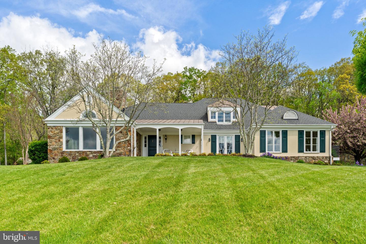 8300 FALCON GLEN RD, WARRENTON, Virginia 20186, 5 Bedrooms Bedrooms, ,3 BathroomsBathrooms,Residential,For sale,8300 FALCON GLEN RD,VAFQ2016346 MLS # VAFQ2016346