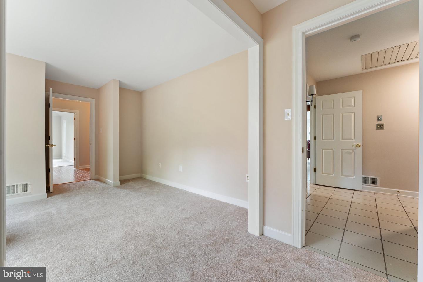 8300 FALCON GLEN RD, WARRENTON, Virginia 20186, 5 Bedrooms Bedrooms, ,3 BathroomsBathrooms,Residential,For sale,8300 FALCON GLEN RD,VAFQ2016346 MLS # VAFQ2016346