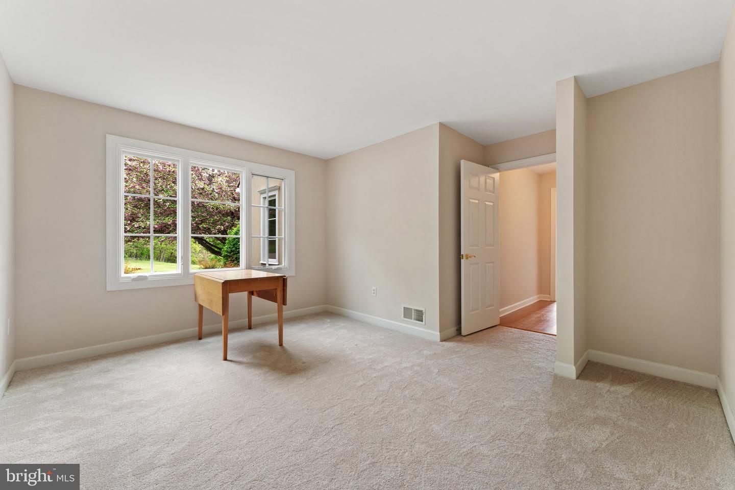 8300 FALCON GLEN RD, WARRENTON, Virginia 20186, 5 Bedrooms Bedrooms, ,3 BathroomsBathrooms,Residential,For sale,8300 FALCON GLEN RD,VAFQ2016346 MLS # VAFQ2016346