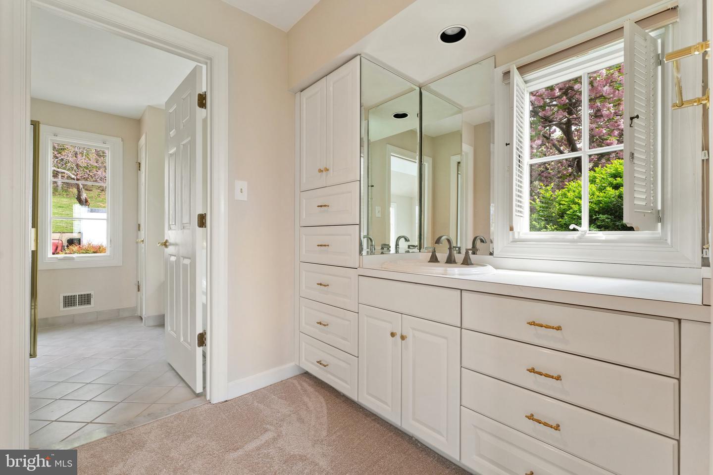 8300 FALCON GLEN RD, WARRENTON, Virginia 20186, 5 Bedrooms Bedrooms, ,3 BathroomsBathrooms,Residential,For sale,8300 FALCON GLEN RD,VAFQ2016346 MLS # VAFQ2016346