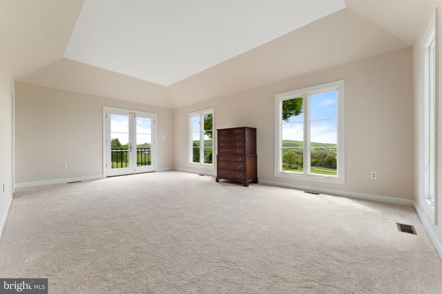8300 FALCON GLEN RD, WARRENTON, Virginia 20186, 5 Bedrooms Bedrooms, ,3 BathroomsBathrooms,Residential,For sale,8300 FALCON GLEN RD,VAFQ2016346 MLS # VAFQ2016346