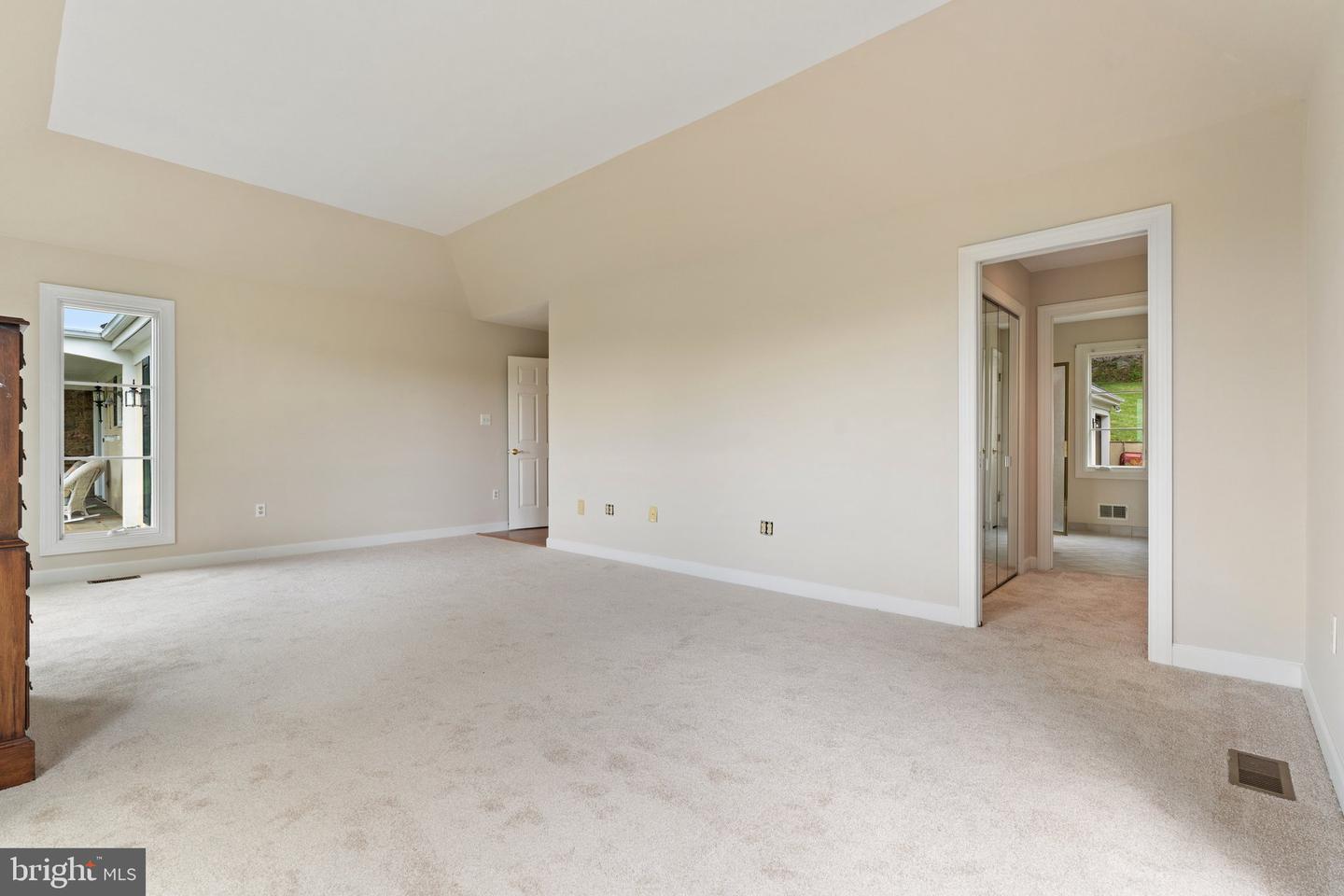 8300 FALCON GLEN RD, WARRENTON, Virginia 20186, 5 Bedrooms Bedrooms, ,3 BathroomsBathrooms,Residential,For sale,8300 FALCON GLEN RD,VAFQ2016346 MLS # VAFQ2016346