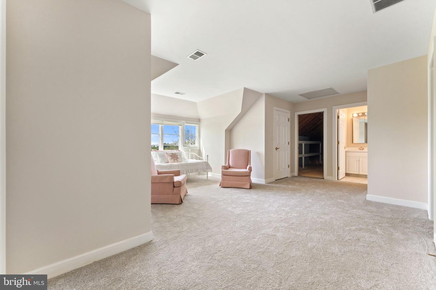 8300 FALCON GLEN RD, WARRENTON, Virginia 20186, 5 Bedrooms Bedrooms, ,3 BathroomsBathrooms,Residential,For sale,8300 FALCON GLEN RD,VAFQ2016346 MLS # VAFQ2016346