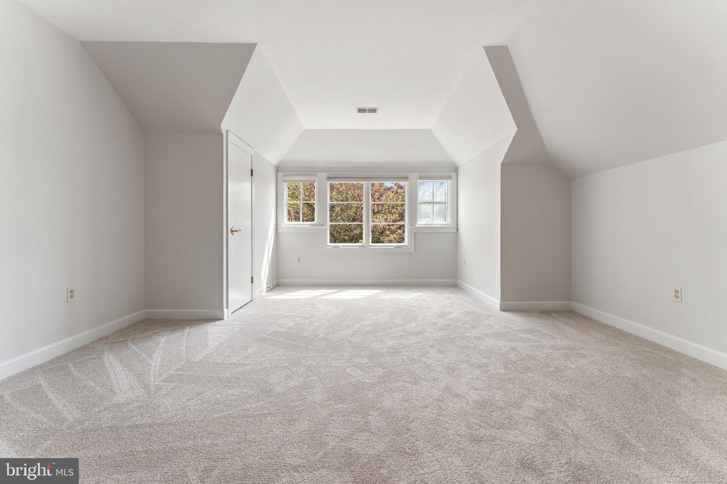 8300 FALCON GLEN RD, WARRENTON, Virginia 20186, 5 Bedrooms Bedrooms, ,3 BathroomsBathrooms,Residential,For sale,8300 FALCON GLEN RD,VAFQ2016346 MLS # VAFQ2016346