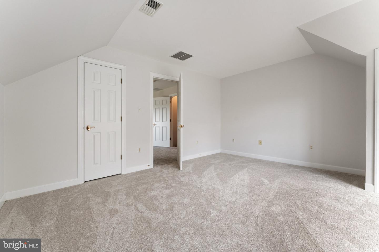 8300 FALCON GLEN RD, WARRENTON, Virginia 20186, 5 Bedrooms Bedrooms, ,3 BathroomsBathrooms,Residential,For sale,8300 FALCON GLEN RD,VAFQ2016346 MLS # VAFQ2016346