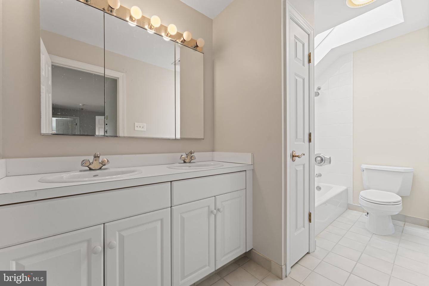 8300 FALCON GLEN RD, WARRENTON, Virginia 20186, 5 Bedrooms Bedrooms, ,3 BathroomsBathrooms,Residential,For sale,8300 FALCON GLEN RD,VAFQ2016346 MLS # VAFQ2016346