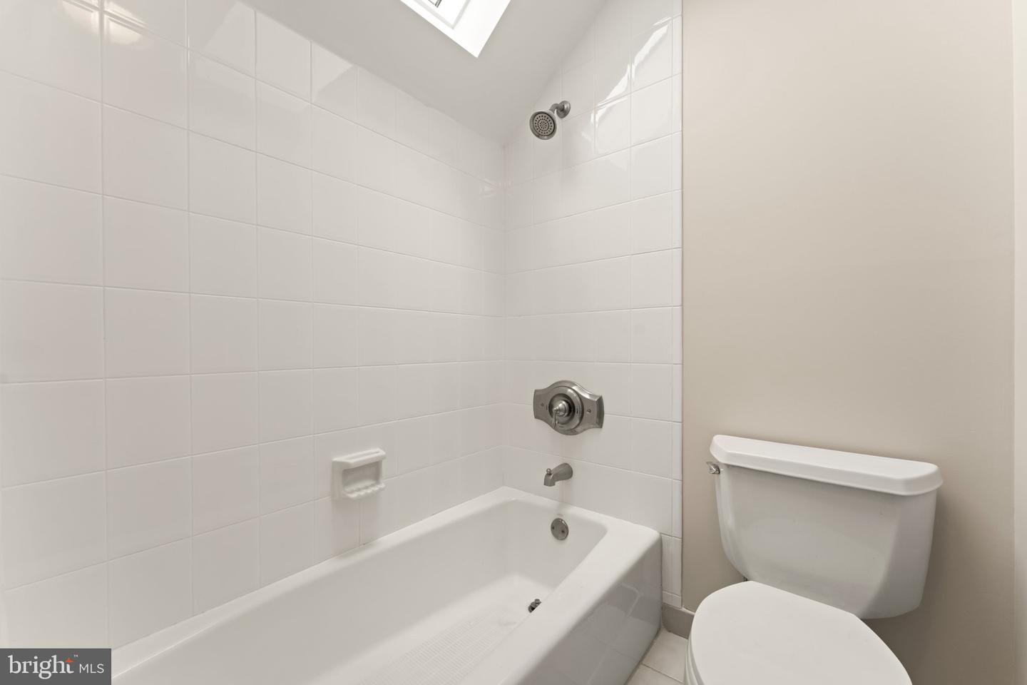 8300 FALCON GLEN RD, WARRENTON, Virginia 20186, 5 Bedrooms Bedrooms, ,3 BathroomsBathrooms,Residential,For sale,8300 FALCON GLEN RD,VAFQ2016346 MLS # VAFQ2016346