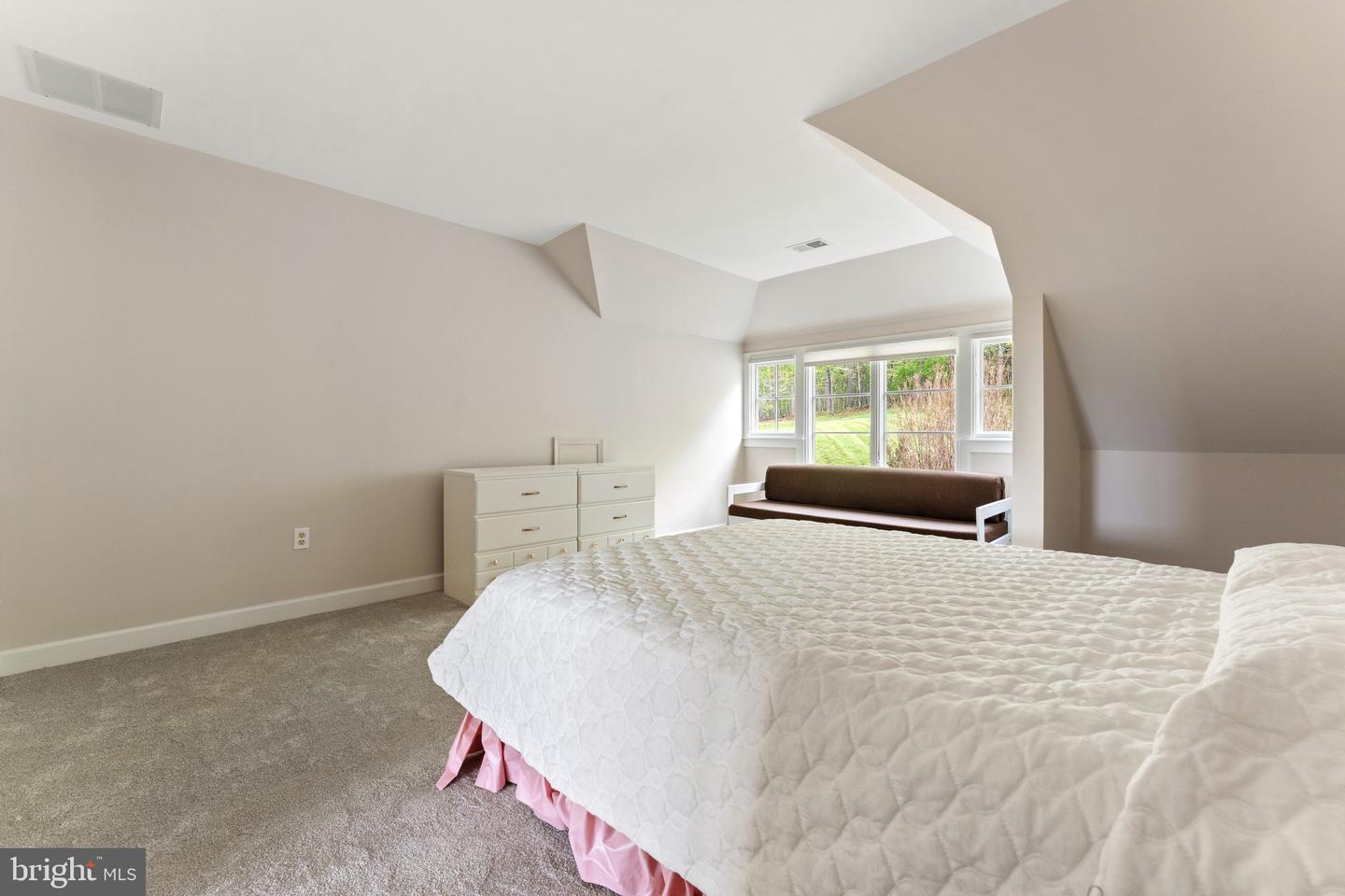 8300 FALCON GLEN RD, WARRENTON, Virginia 20186, 5 Bedrooms Bedrooms, ,3 BathroomsBathrooms,Residential,For sale,8300 FALCON GLEN RD,VAFQ2016346 MLS # VAFQ2016346