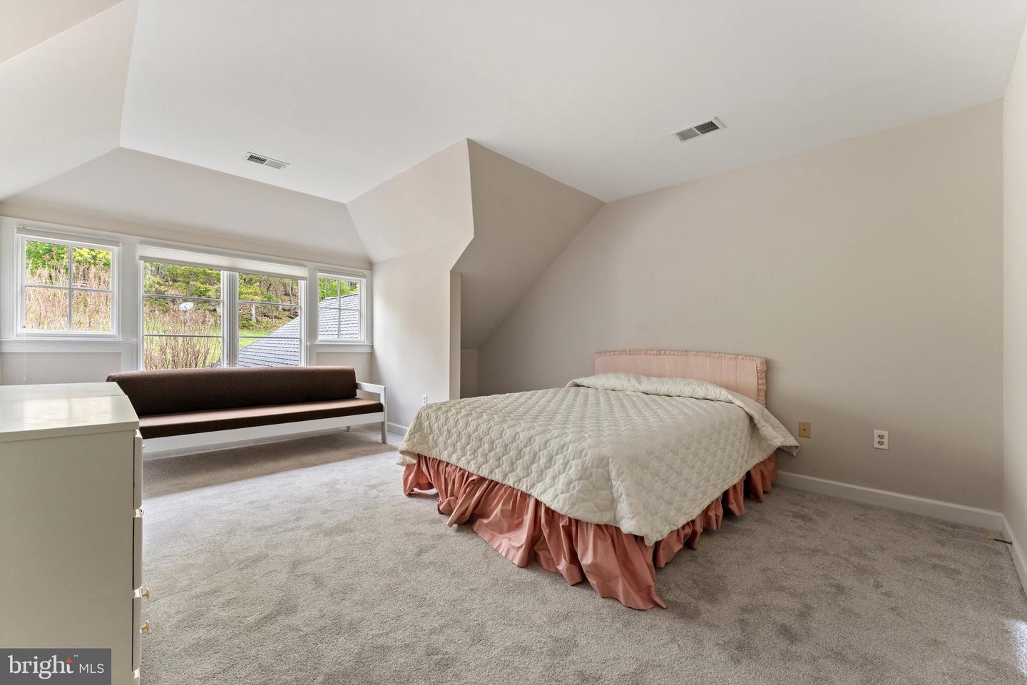 8300 FALCON GLEN RD, WARRENTON, Virginia 20186, 5 Bedrooms Bedrooms, ,3 BathroomsBathrooms,Residential,For sale,8300 FALCON GLEN RD,VAFQ2016346 MLS # VAFQ2016346