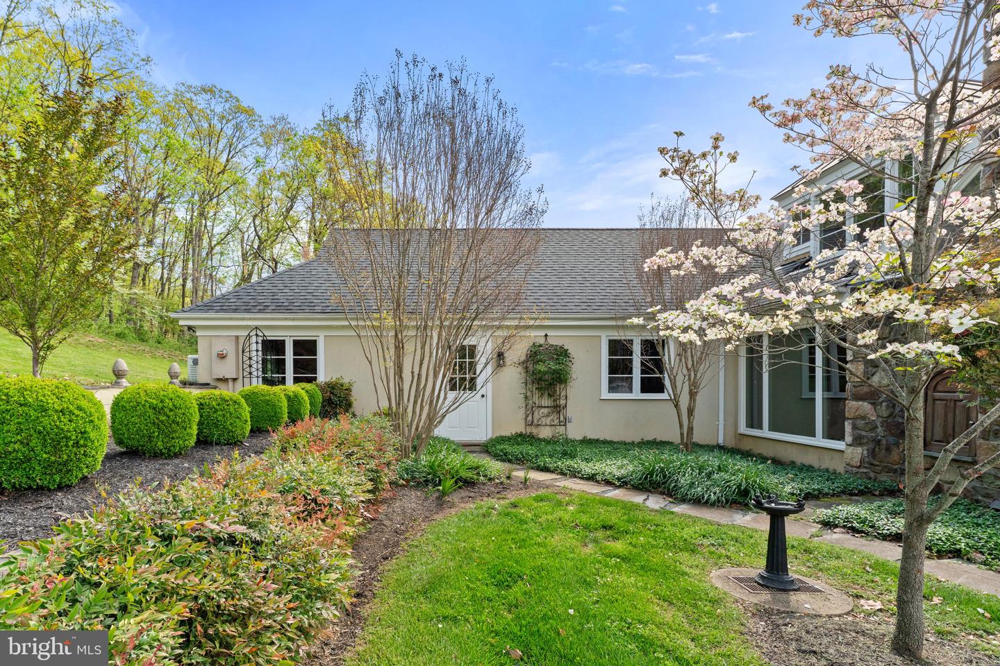 8300 FALCON GLEN RD, WARRENTON, Virginia 20186, 5 Bedrooms Bedrooms, ,3 BathroomsBathrooms,Residential,For sale,8300 FALCON GLEN RD,VAFQ2016346 MLS # VAFQ2016346