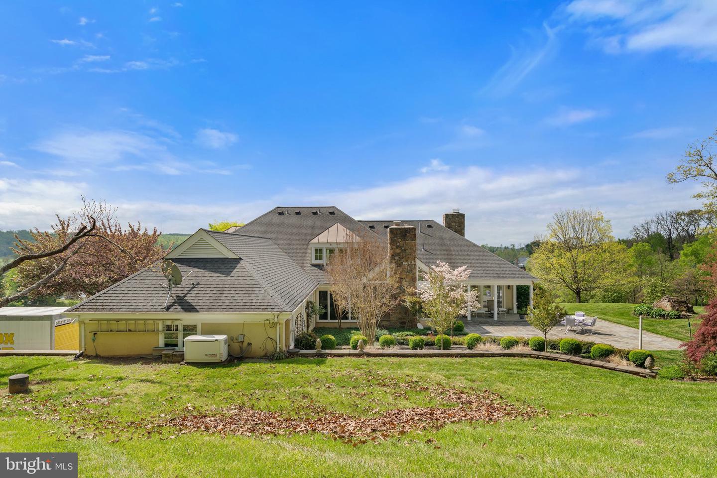 8300 FALCON GLEN RD, WARRENTON, Virginia 20186, 5 Bedrooms Bedrooms, ,3 BathroomsBathrooms,Residential,For sale,8300 FALCON GLEN RD,VAFQ2016346 MLS # VAFQ2016346