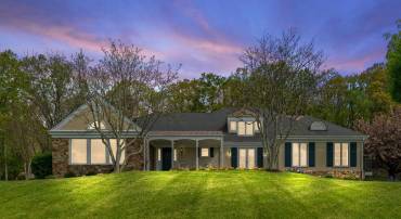 8300 FALCON GLEN RD, WARRENTON, Virginia 20186, 5 Bedrooms Bedrooms, ,3 BathroomsBathrooms,Residential,For sale,8300 FALCON GLEN RD,VAFQ2016346 MLS # VAFQ2016346