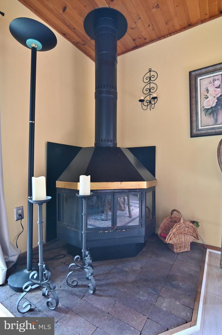 343 RESORT DR, BASYE, Virginia 22810, 3 Bedrooms Bedrooms, ,2 BathroomsBathrooms,Residential,For sale,343 RESORT DR,VASH2011262 MLS # VASH2011262
