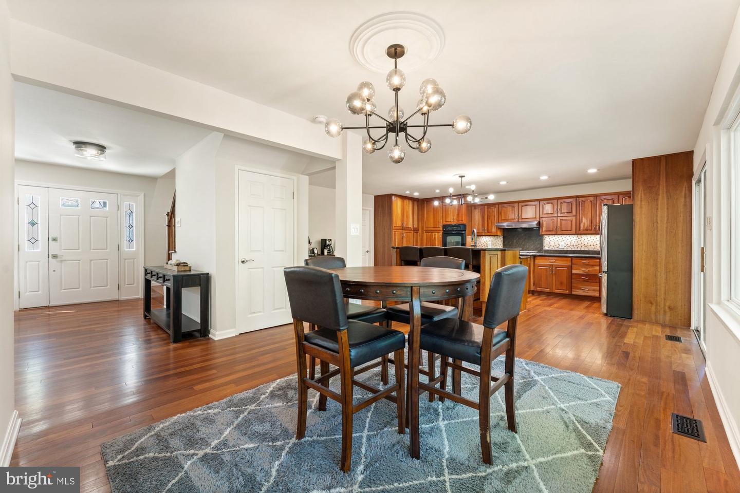 8715 LITWALTON CT, VIENNA, Virginia 22182, 5 Bedrooms Bedrooms, ,3 BathroomsBathrooms,Residential,For sale,8715 LITWALTON CT,VAFX2236410 MLS # VAFX2236410