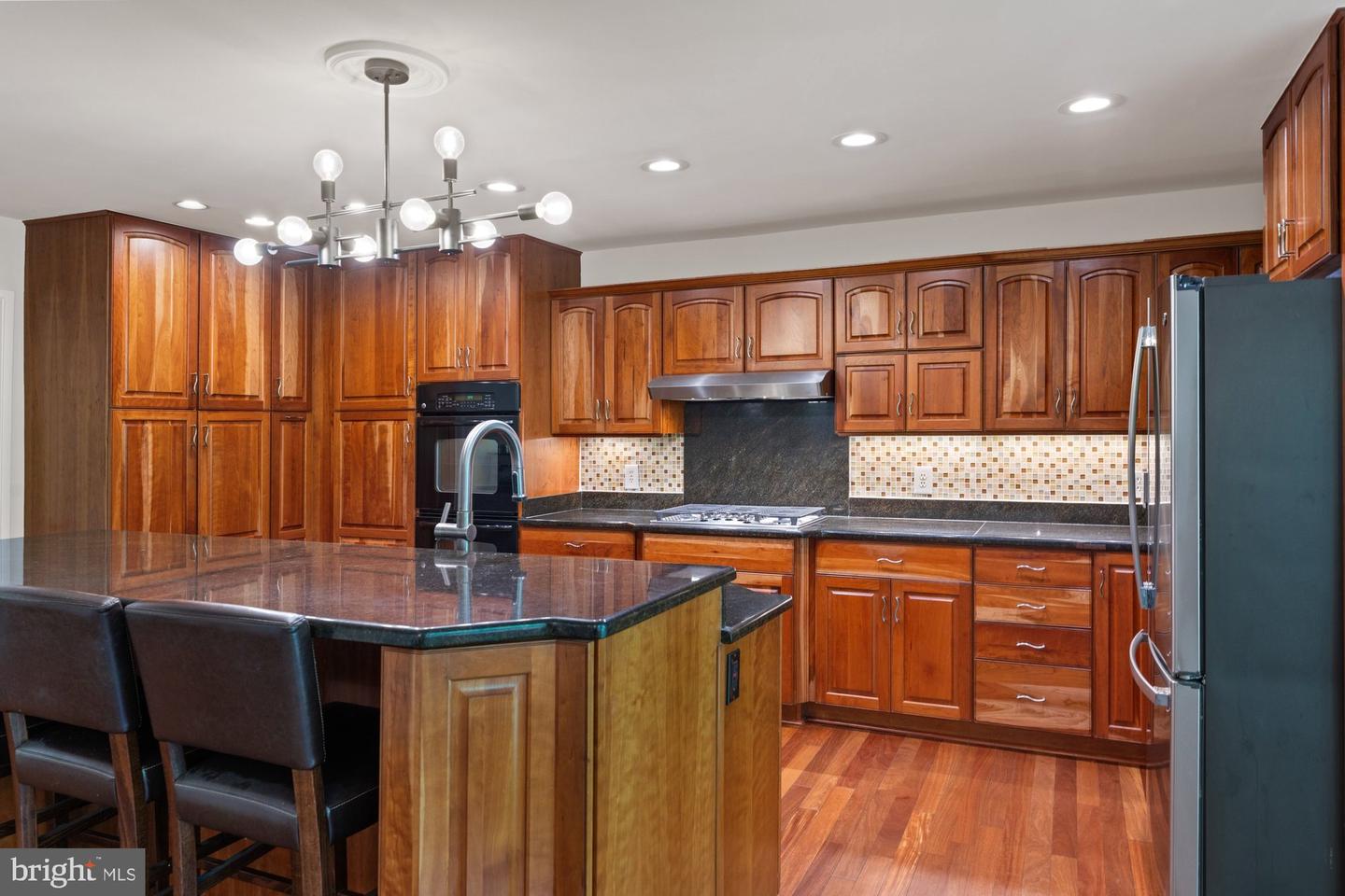 8715 LITWALTON CT, VIENNA, Virginia 22182, 5 Bedrooms Bedrooms, ,3 BathroomsBathrooms,Residential,For sale,8715 LITWALTON CT,VAFX2236410 MLS # VAFX2236410