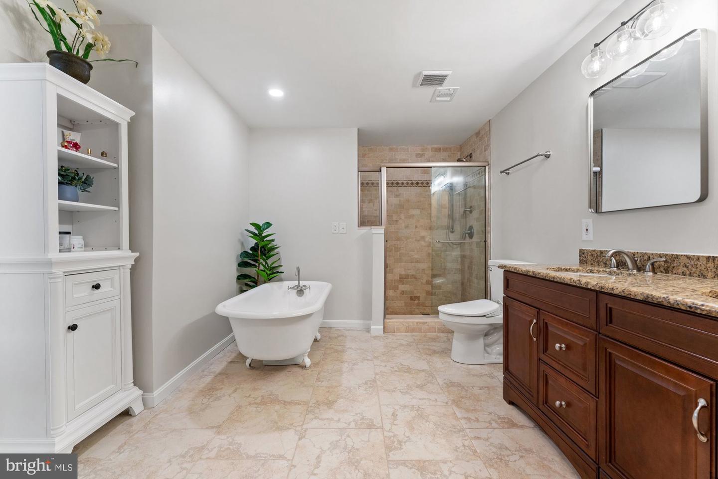 8715 LITWALTON CT, VIENNA, Virginia 22182, 5 Bedrooms Bedrooms, ,3 BathroomsBathrooms,Residential,For sale,8715 LITWALTON CT,VAFX2236410 MLS # VAFX2236410